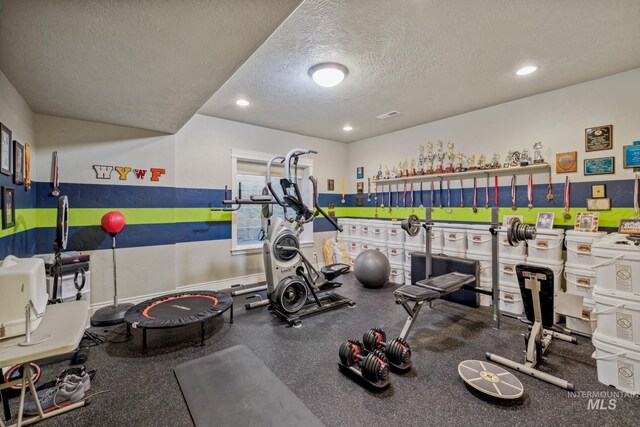2466 Brooks Dr, Fruitland, ID 83619 - exercise room with a textured ceiling and recessed lighting