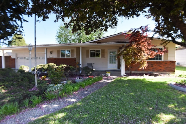8395 W Golse Dr, Boise, ID 83704 - single story home with a front lawn, brick siding, and a garage
