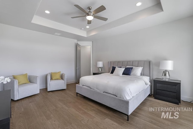 2252 Detweiler Pl, Twin Falls, ID 83301 - bedroom featuring baseboards, wood finished floors, recessed lighting, a ceiling fan, and a tray ceiling