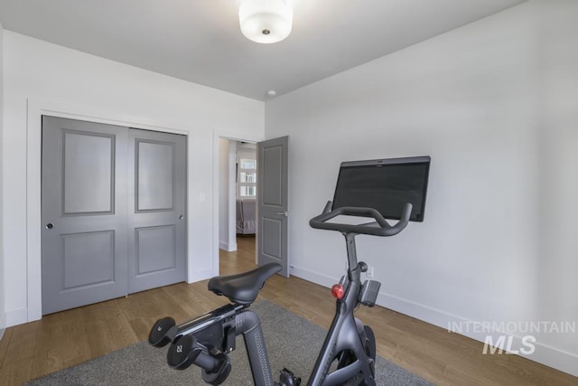 2252 Detweiler Pl, Twin Falls, ID 83301 - workout room featuring baseboards and wood finished floors