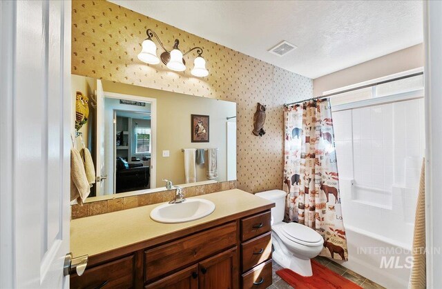 1207 Empire Ct, Caldwell, ID 83607 - bathroom with wallpapered walls, toilet, vanity, shower / bathtub combination with curtain, and tile patterned flooring