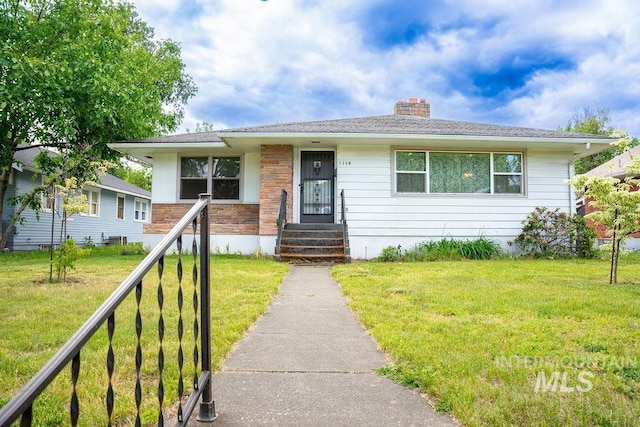 1114 12th Ave, Lewiston, ID 83501 - view of front facade with a chimney and a front yard