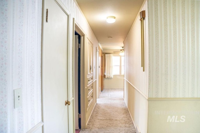 1114 12th Ave, Lewiston, ID 83501 - hallway featuring light carpet and wallpapered walls