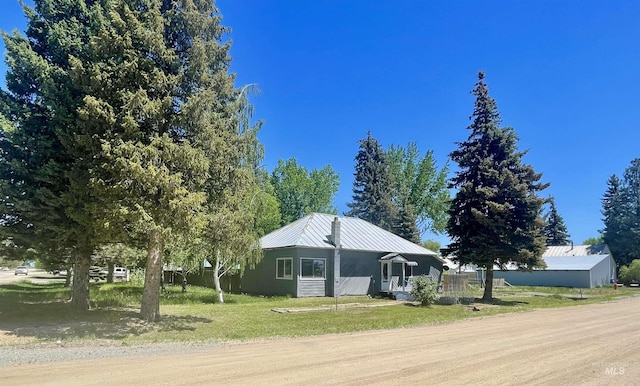 720 W 1st, Fairfield, ID 83327 - view of front of house featuring metal roof and a front lawn