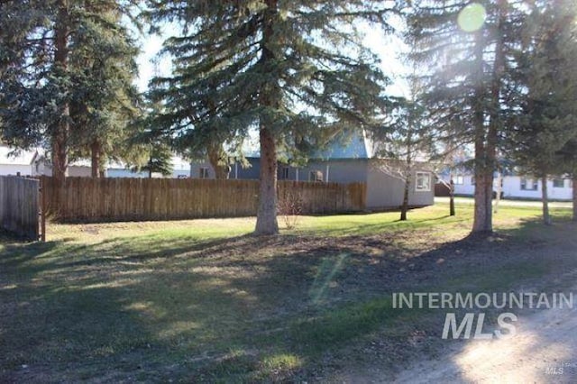 720 W 1st, Fairfield, ID 83327 - view of yard