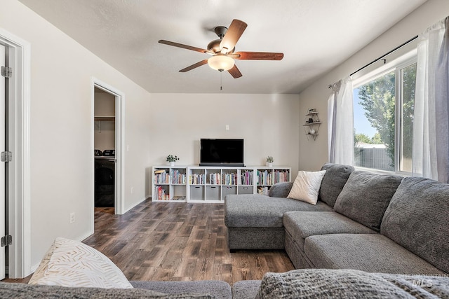 868 S Wiston Pl, Kuna, ID 83634 - living area featuring wood finished floors and a ceiling fan
