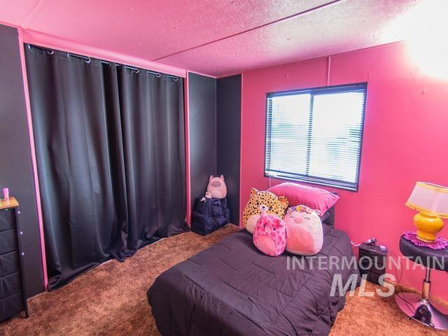 bedroom featuring carpet floors and a textured ceiling