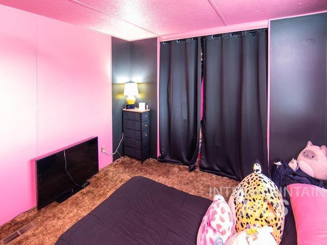 bedroom with carpet flooring and a textured ceiling