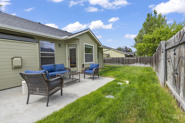 view of yard featuring an outdoor hangout area and a patio