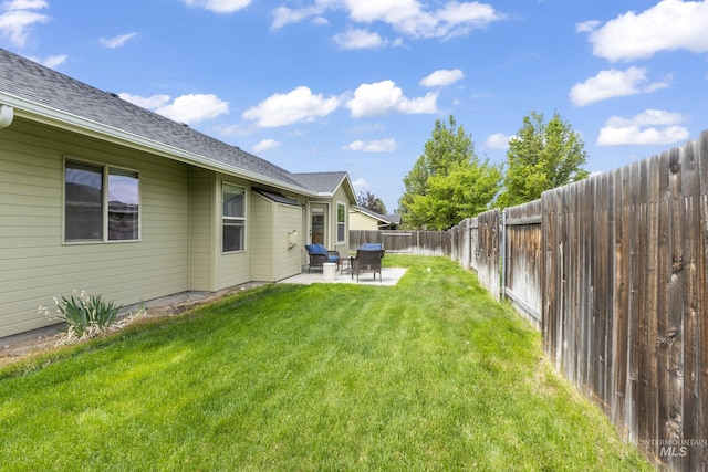 view of yard featuring a patio