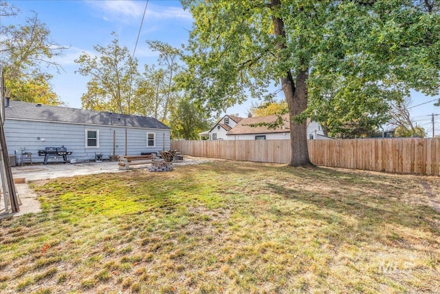 view of yard featuring a patio