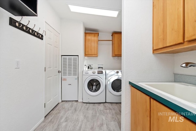 1404 River Run Ln, Caldwell, ID 83605 - laundry room featuring cabinet space, washing machine and clothes dryer, and a heating unit