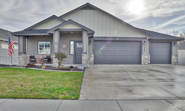 view of front of property featuring a front lawn, a porch, and a garage