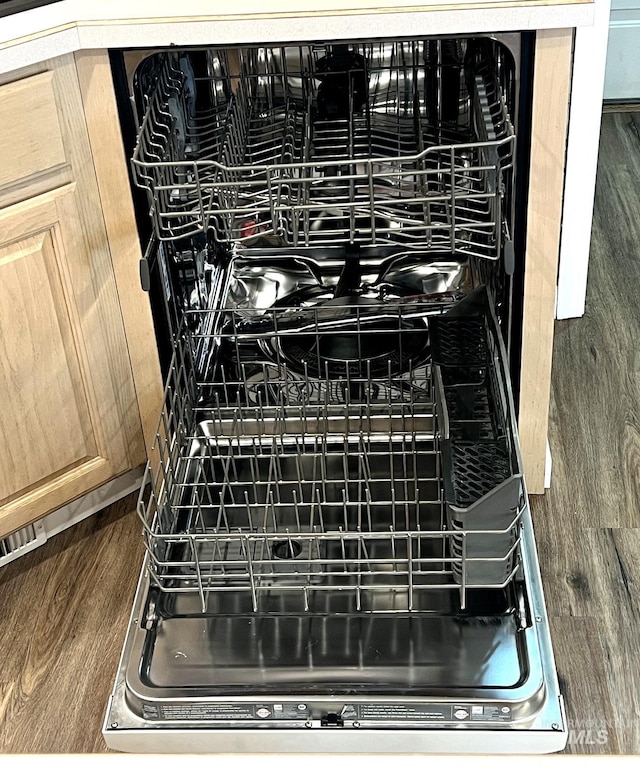 room details featuring dishwashing machine