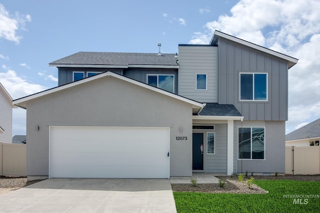 view of front facade featuring a garage