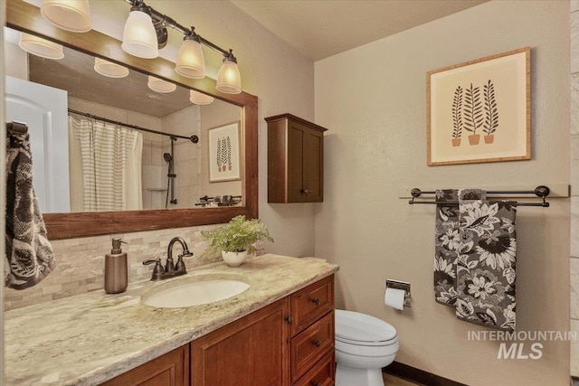 bathroom featuring a shower with shower curtain, vanity, tasteful backsplash, and toilet