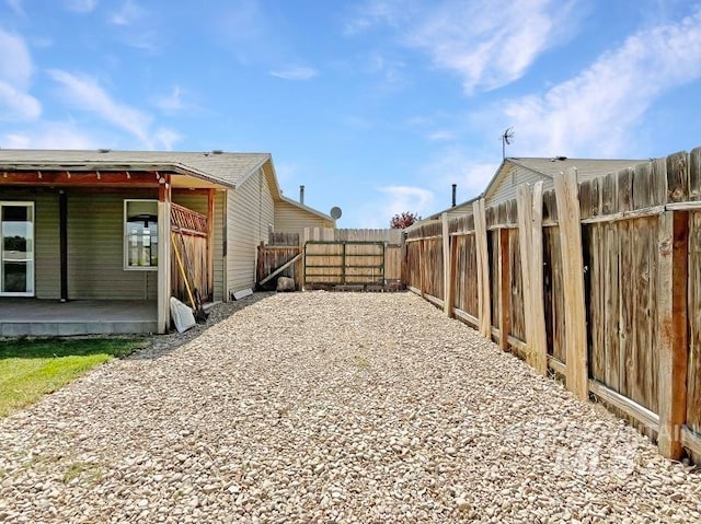 view of yard featuring a patio area