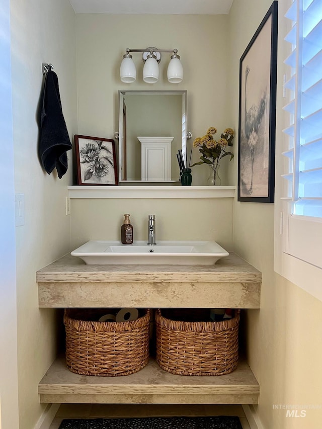 bathroom featuring sink