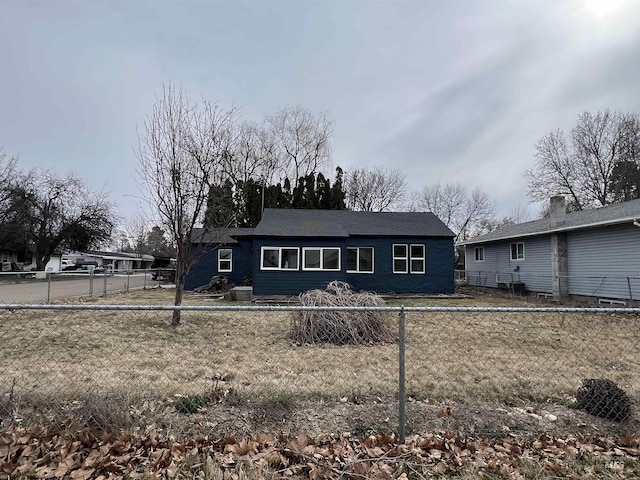 view of front of house featuring a fenced backyard