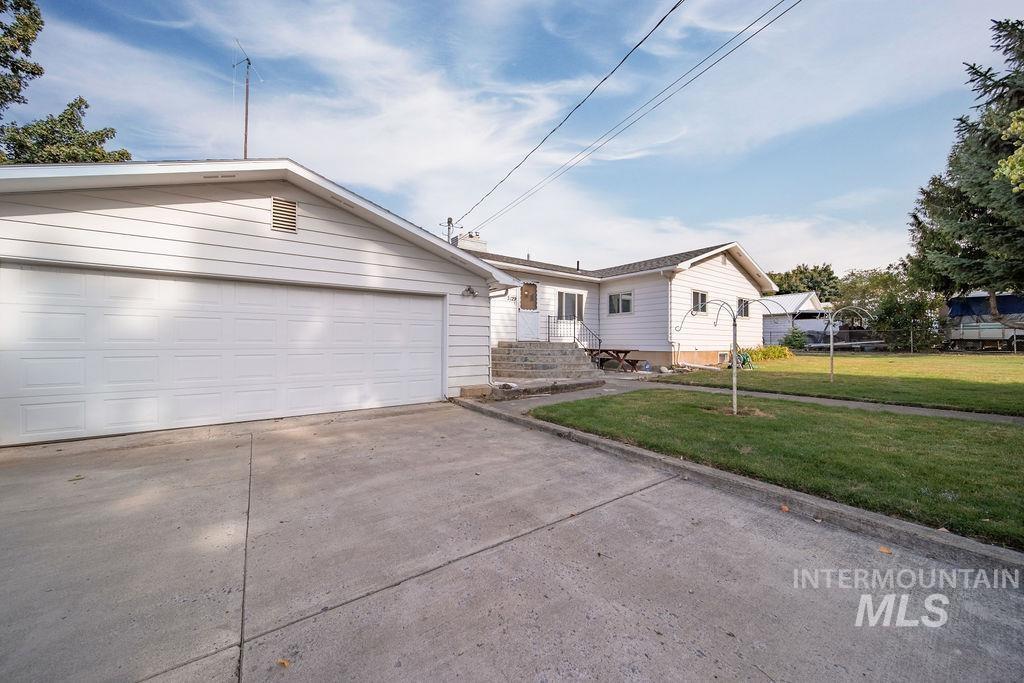 view of front of property with a garage and a front yard