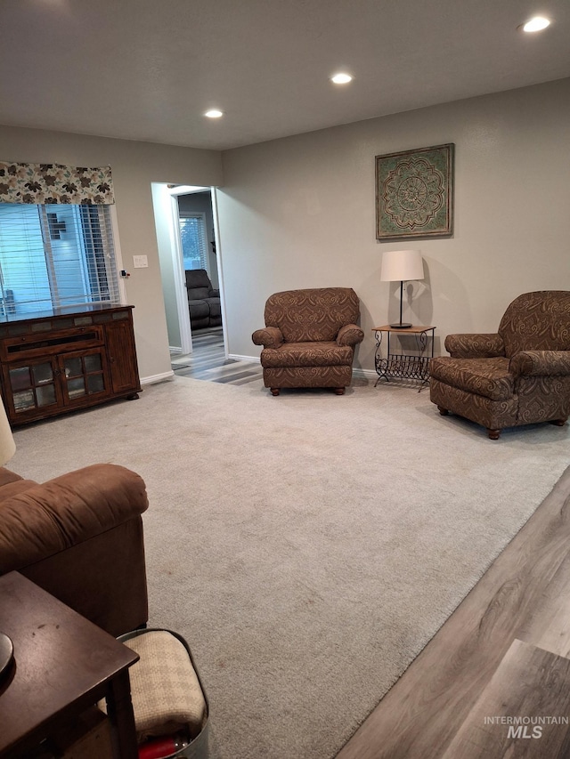 living room featuring wood finished floors, recessed lighting, and baseboards