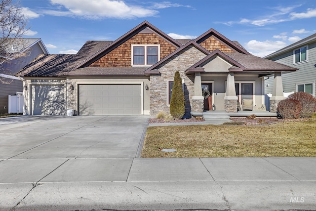 view of front of property featuring covered porch and a front lawn