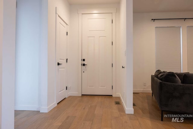 entryway with visible vents, baseboards, and light wood-style floors