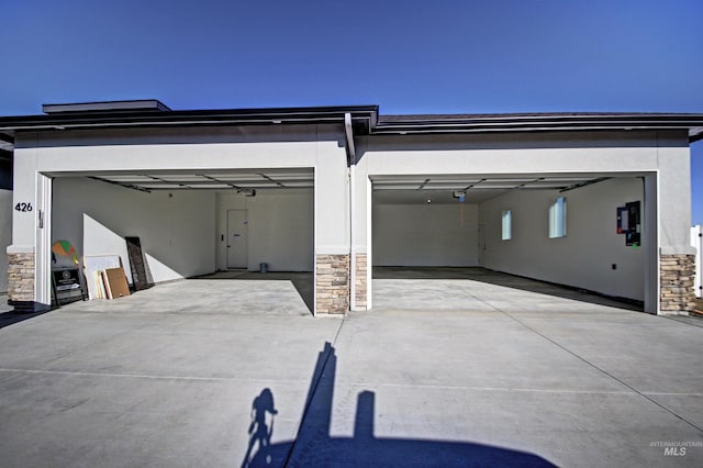5728 S Keyport Way, Meridian, ID 83642 - garage with concrete driveway