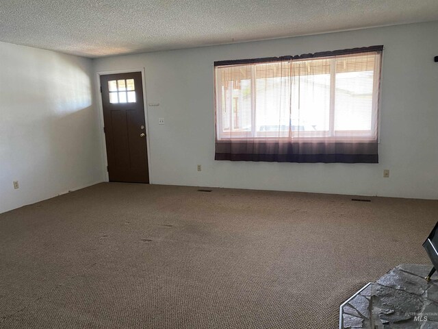 1472 En Casa Villa Dr, Mountain Home, ID 83647 - entrance foyer featuring carpet floors and a textured ceiling