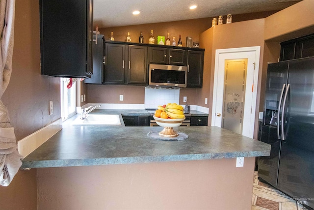 kitchen featuring lofted ceiling, sink, black refrigerator with ice dispenser, and kitchen peninsula