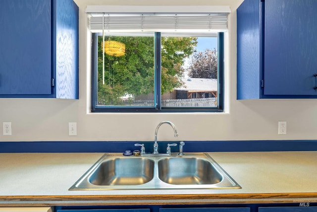 1131 Aztec Dr, Twin Falls, ID 83301 - kitchen featuring a sink, blue cabinetry, and light countertops
