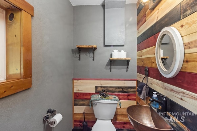 13098 Hillhouse Loop, Donnelly, ID 83615 - bathroom featuring toilet and a textured wall