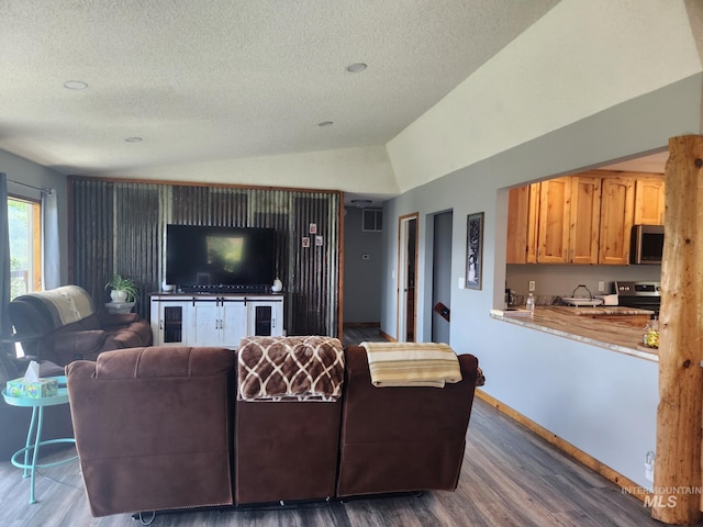 131 Beaver Nob Dr, Kamiah, ID 83536 - living area with wood finished floors, a textured ceiling, and vaulted ceiling