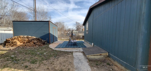 view of yard with an outbuilding and fence