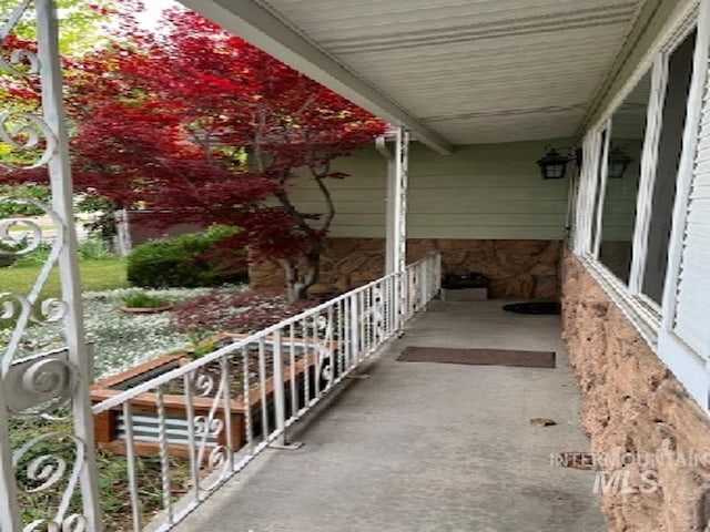 view of patio / terrace with covered porch