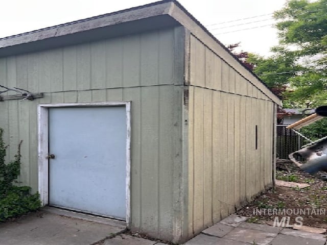 view of outdoor structure with an outdoor structure