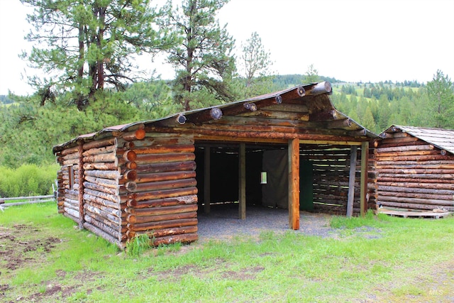 view of stable featuring an outdoor structure