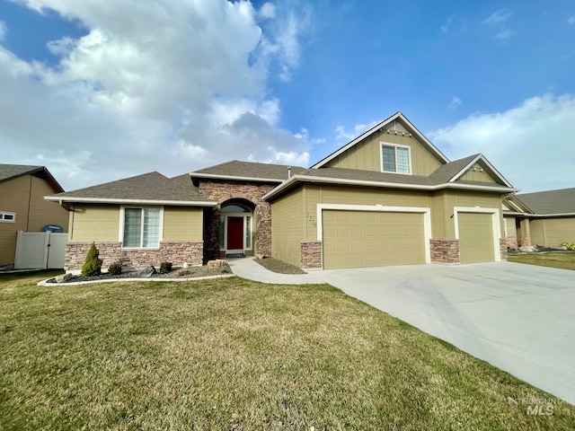 craftsman house featuring a garage and a front lawn