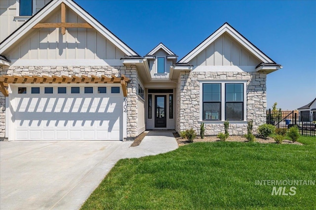 view of front of house featuring a garage and a front yard