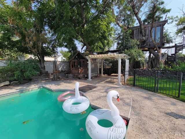 view of pool with a pergola, a patio area, and a jacuzzi