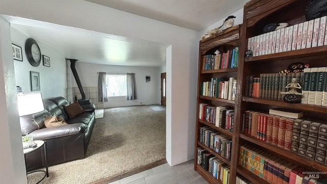 living area with carpet flooring