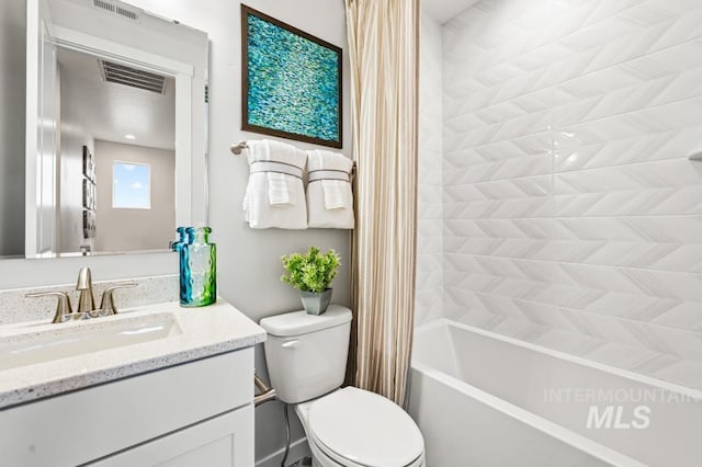 full bath featuring toilet, visible vents, shower / bath combo with shower curtain, and vanity