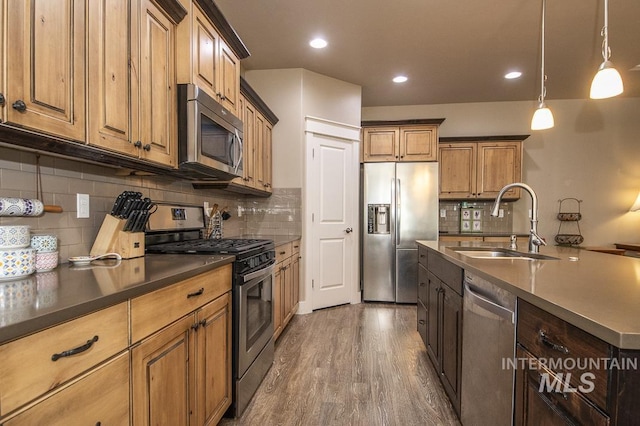 4519 Middlesboro Way, Caldwell, ID 83607 - kitchen featuring appliances with stainless steel finishes, a sink, dark wood finished floors, backsplash, and recessed lighting