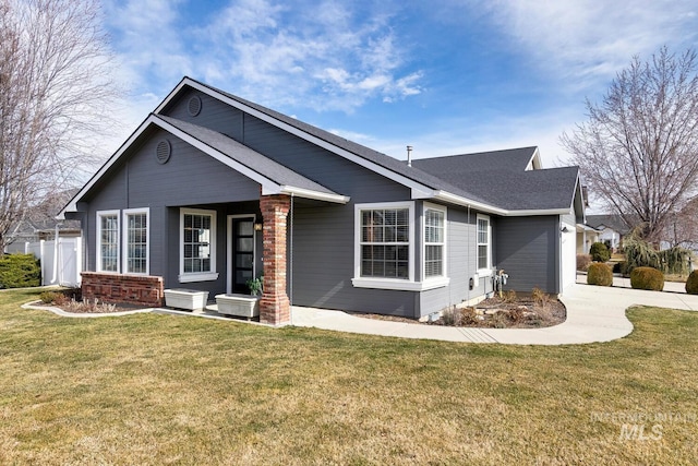 view of front of house featuring a front lawn and brick siding