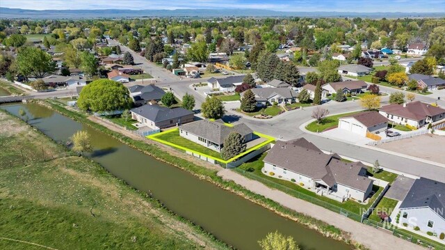 1441 Marie Dr, Gooding, ID 83330 - aerial view of residential area with a large body of water and property boundaries highlighted