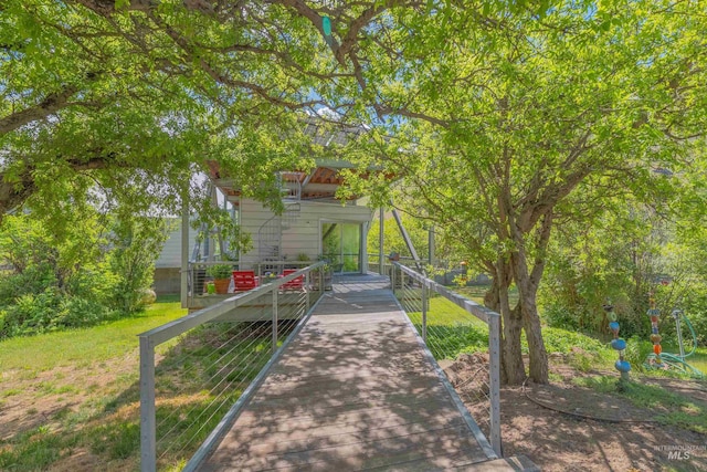 view of front of house featuring a front yard