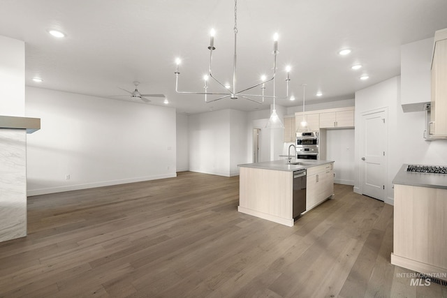 kitchen with recessed lighting, stainless steel appliances, a ceiling fan, light wood-style floors, and open floor plan