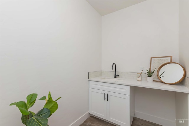 2117 Oxon St, Caldwell, ID 83605 - bar area featuring dark wood finished floors and tasteful backsplash