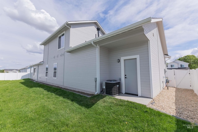 2117 Oxon St, Caldwell, ID 83605 - rear view of property featuring a gate