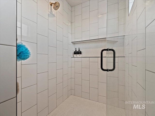 full bathroom featuring a stall shower
